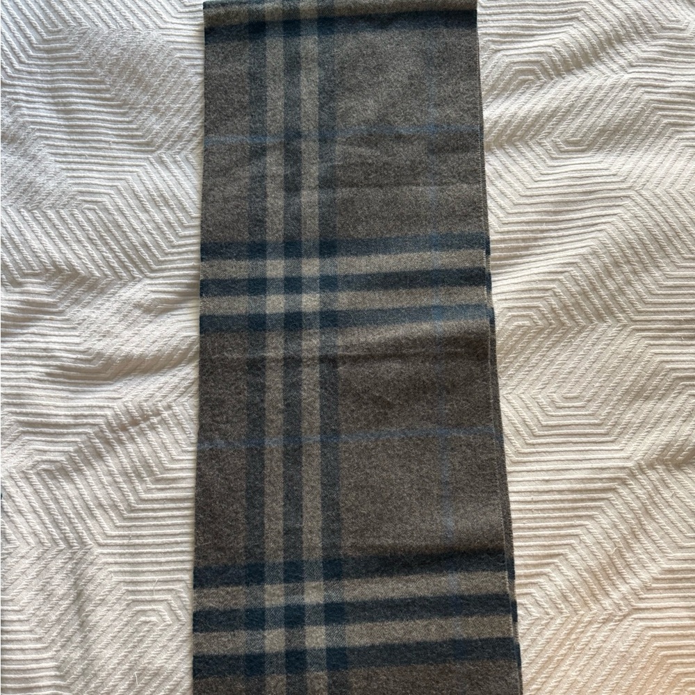 Burberry Gray Cashmere Scarf with Subtle Blue Stripe